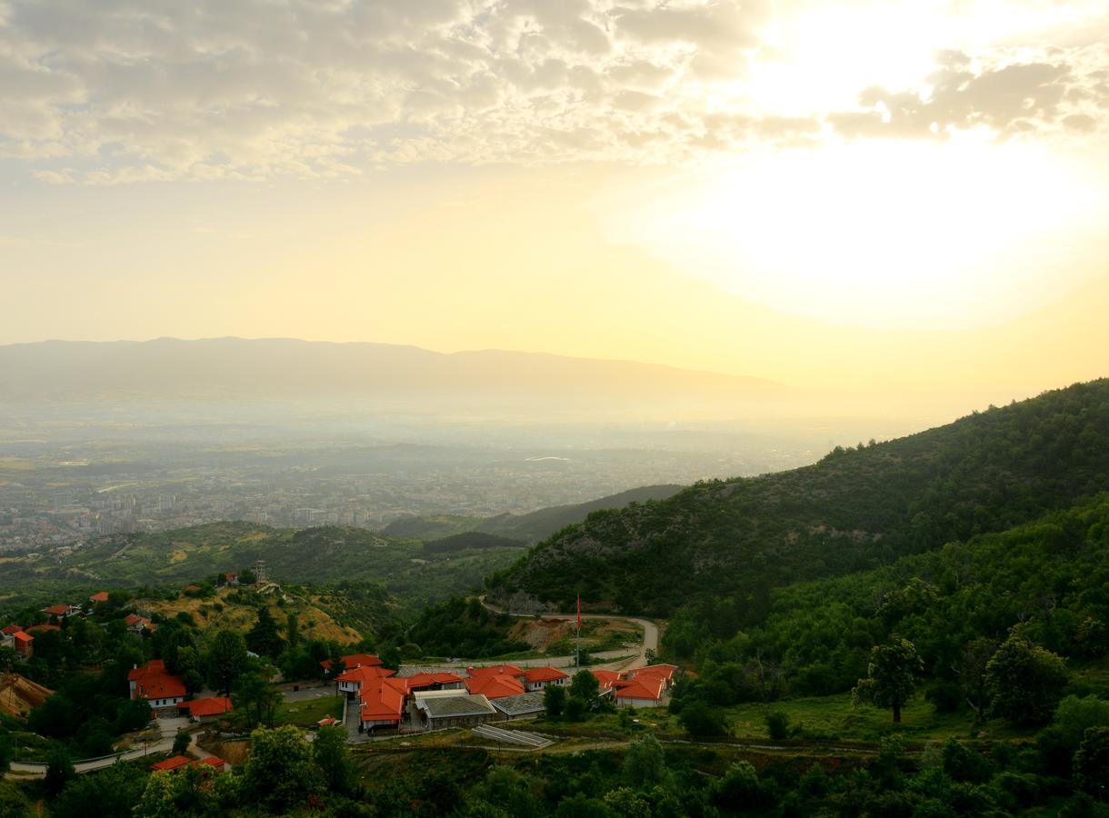 Macedonian Village Hotel & Resort Gorno Nerezi Buitenkant foto