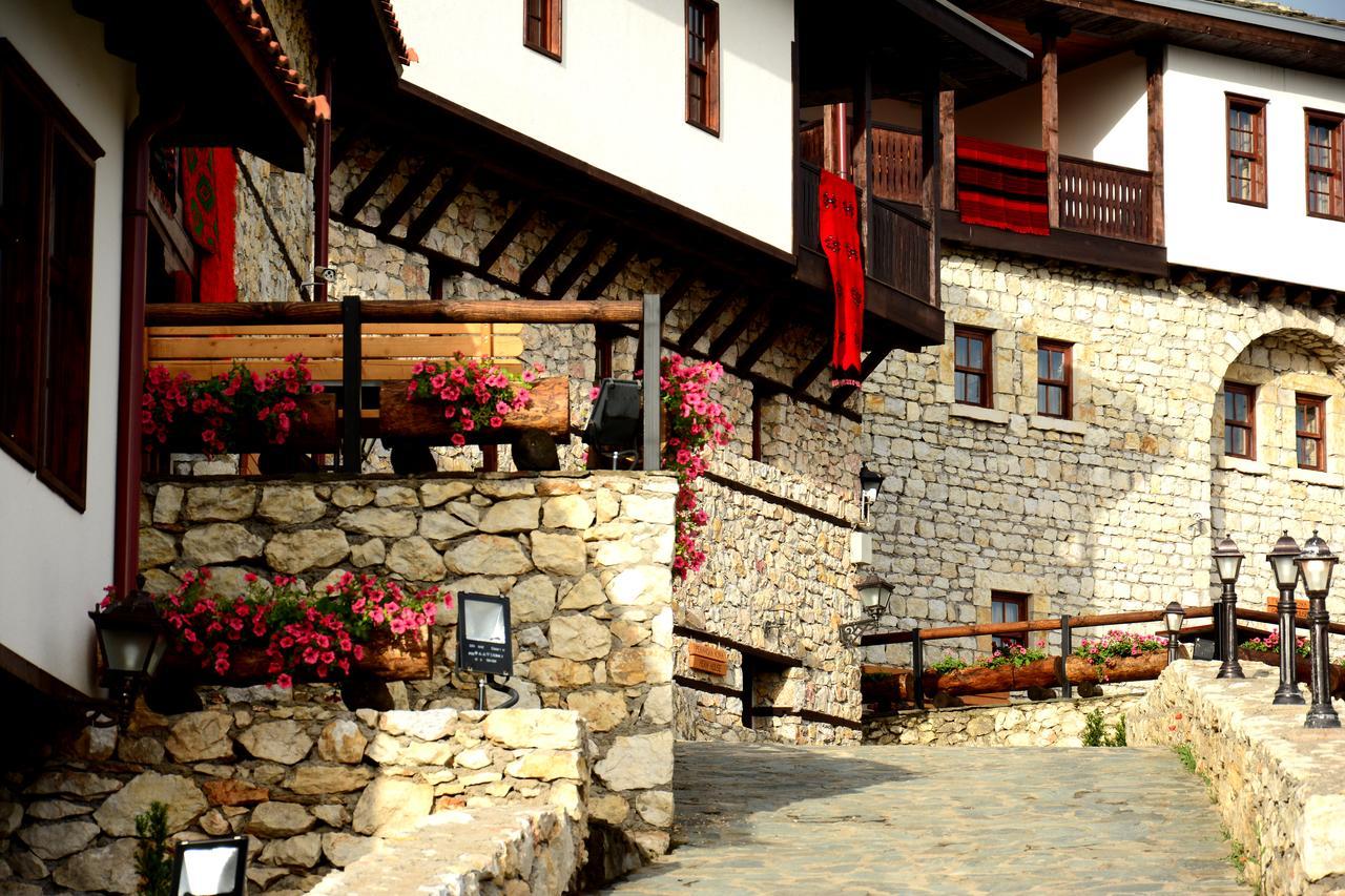 Macedonian Village Hotel & Resort Skopje Buitenkant foto