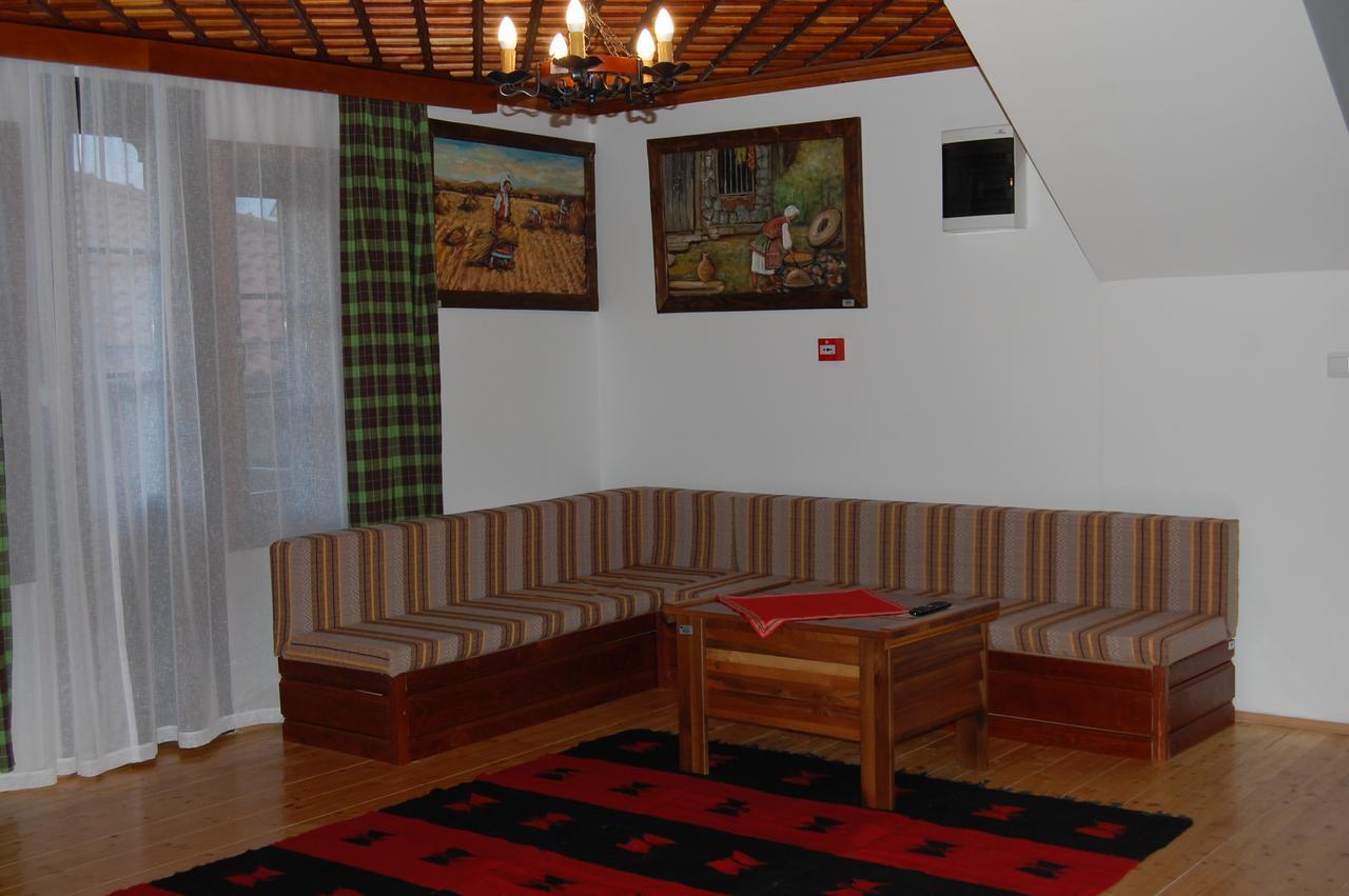 Macedonian Village Hotel & Resort Skopje Buitenkant foto